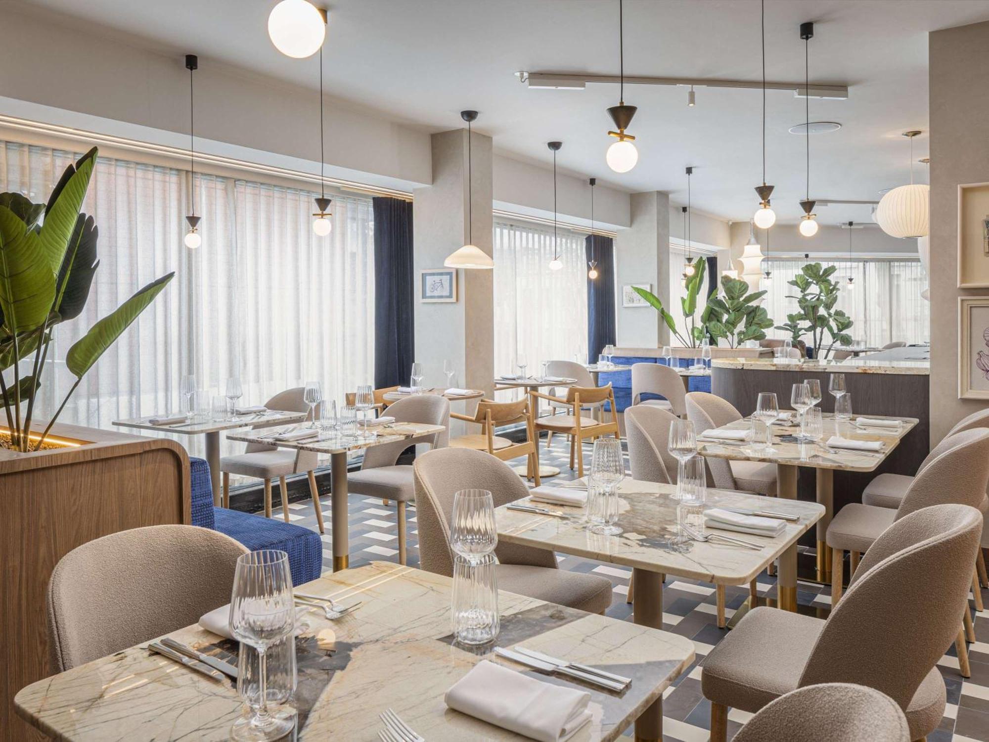 Mercure Earls Court 4*