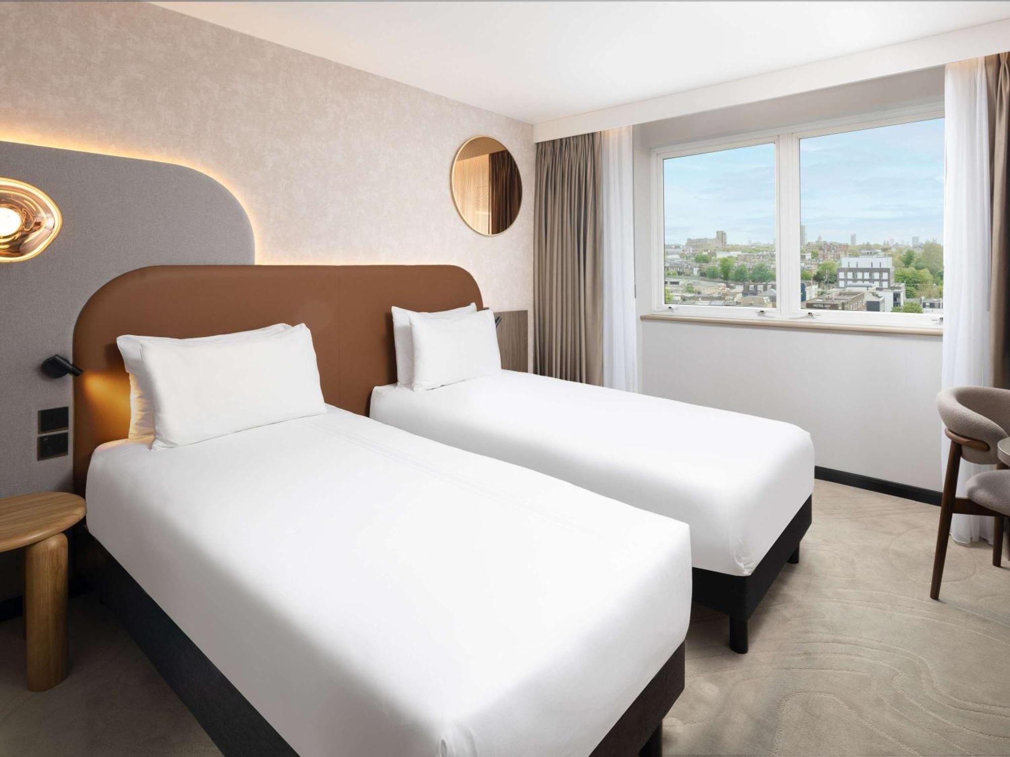 Mercure Earls Court Hotel 4*
