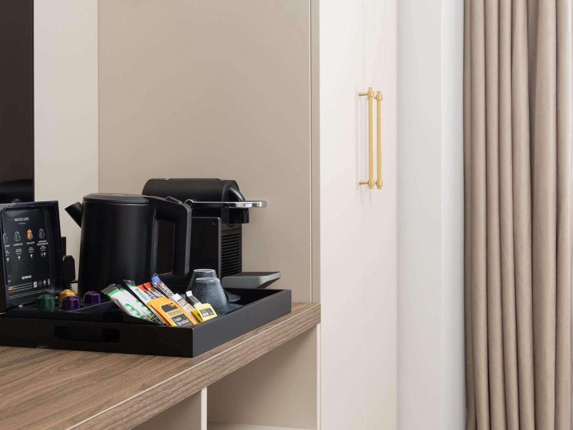 Mercure Earls Court 4*